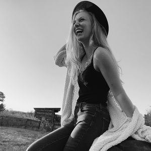 Meet your Posher, April